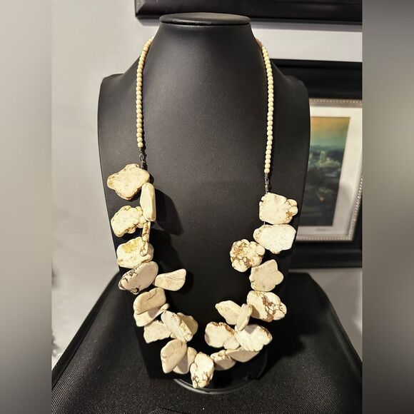 26" of all Howlite, statement necklace with silver tone hardware! - Picture 10 of 13